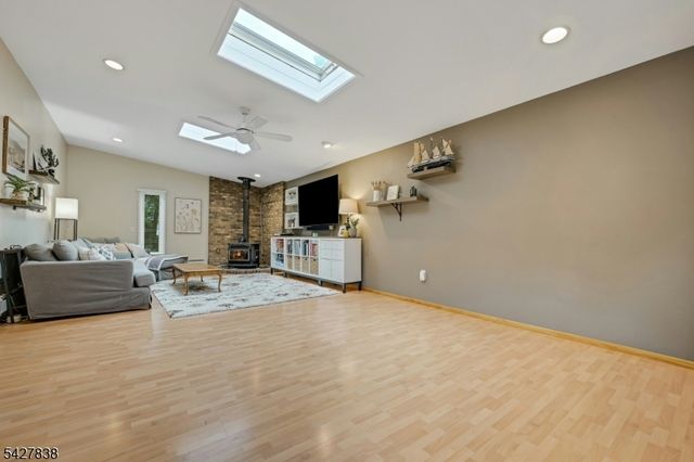 14 Parker Rd, Mount Arlington Boro, NJ 07856