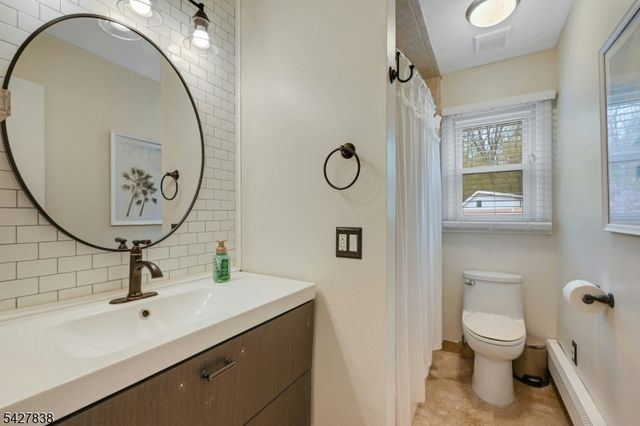 14 Parker Rd, Mount Arlington Boro, NJ 07856