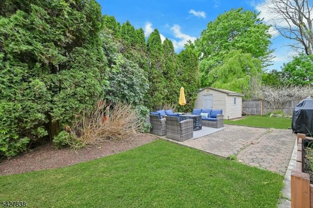 14 Parker Rd, Mount Arlington Boro, NJ 07856