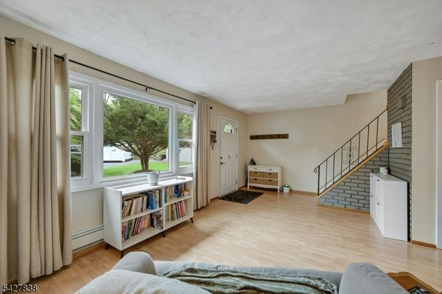 14 Parker Rd, Mount Arlington Boro, NJ 07856