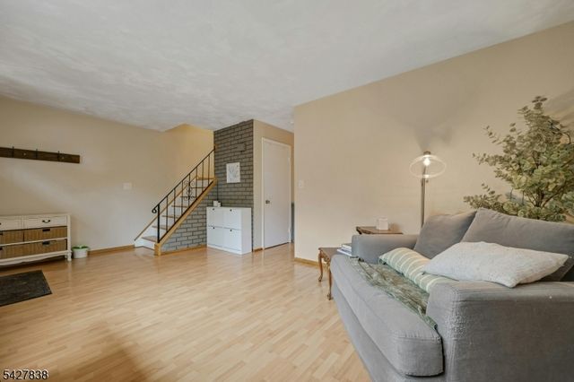 14 Parker Rd, Mount Arlington Boro, NJ 07856