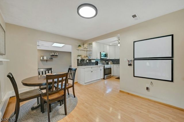 14 Parker Rd, Mount Arlington Boro, NJ 07856