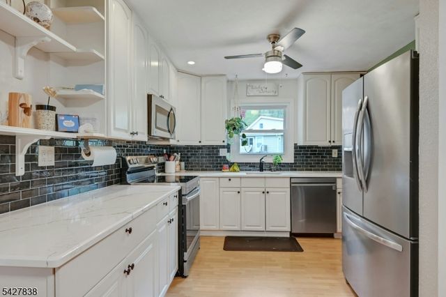 14 Parker Rd, Mount Arlington Boro, NJ 07856