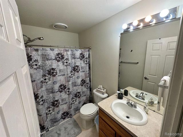 44737 Gwinnett Loop, Novi, MI 48377