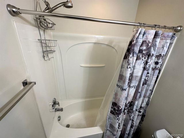 44737 Gwinnett Loop, Novi, MI 48377