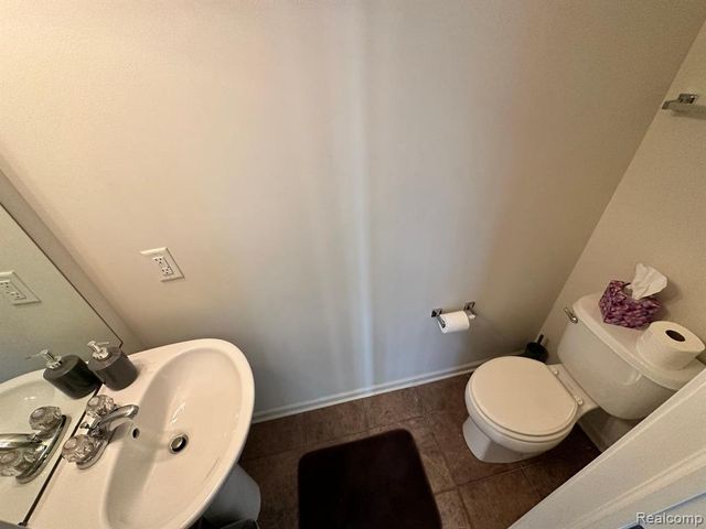 44737 Gwinnett Loop, Novi, MI 48377