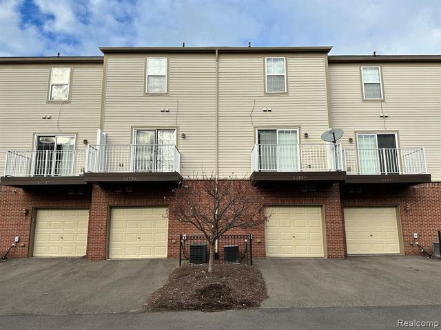 44737 Gwinnett Loop, Novi, MI 48377
