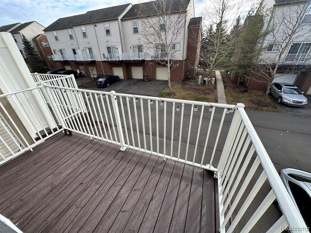 44737 Gwinnett Loop, Novi, MI 48377
