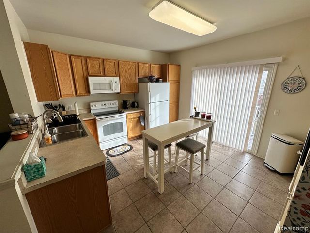 44737 Gwinnett Loop, Novi, MI 48377