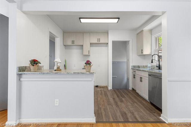 8276 Riverview Street, Dearborn Heights, MI 48127