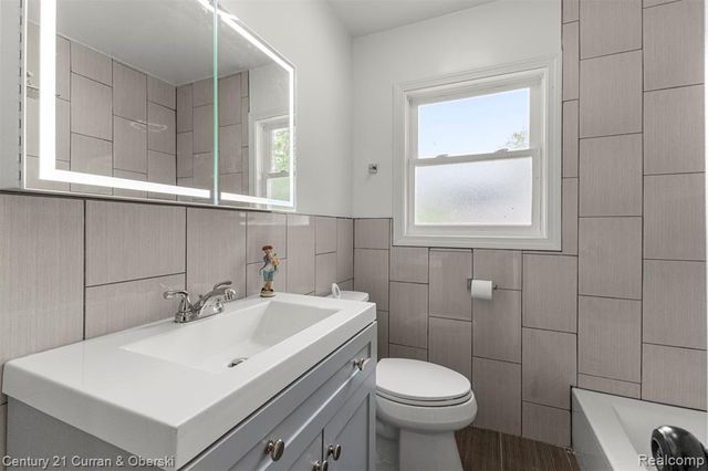 8276 Riverview Street, Dearborn Heights, MI 48127