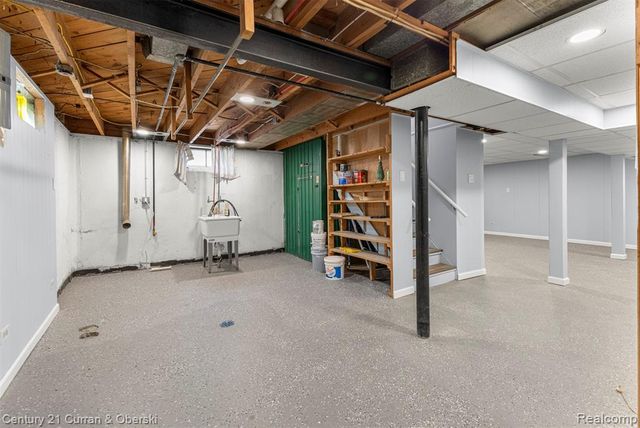 8276 Riverview Street, Dearborn Heights, MI 48127