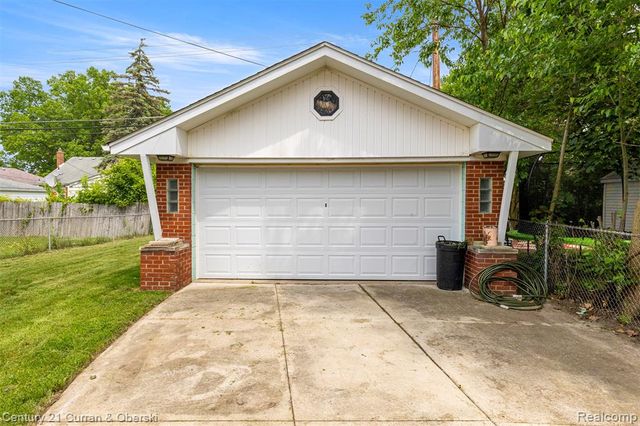 8276 Riverview Street, Dearborn Heights, MI 48127