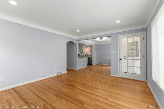 8276 Riverview Street, Dearborn Heights, MI 48127