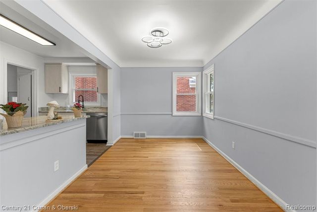 8276 Riverview Street, Dearborn Heights, MI 48127