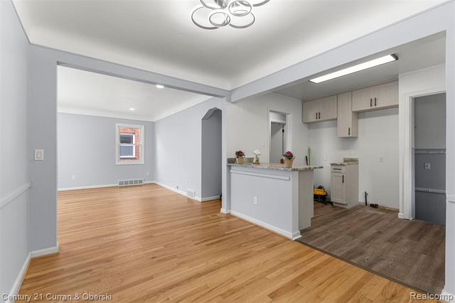 8276 Riverview Street, Dearborn Heights, MI 48127