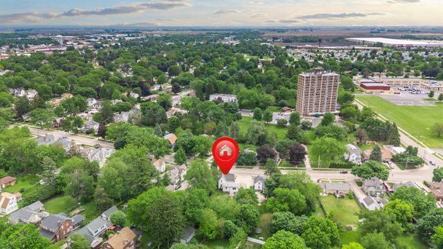 711 S 4th Street, Dekalb, IL 60115