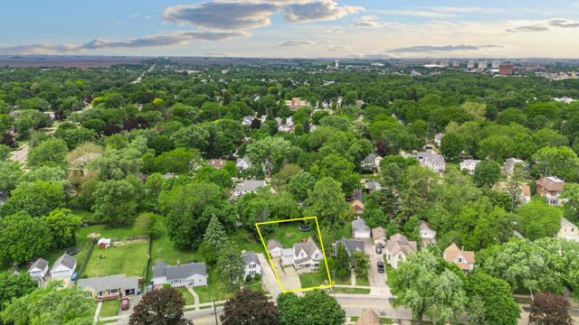 711 S 4th Street, Dekalb, IL 60115