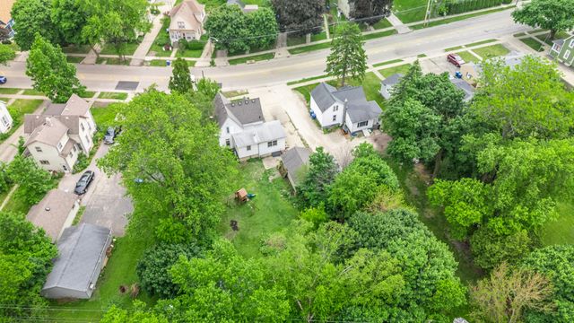 711 S 4th Street, Dekalb, IL 60115