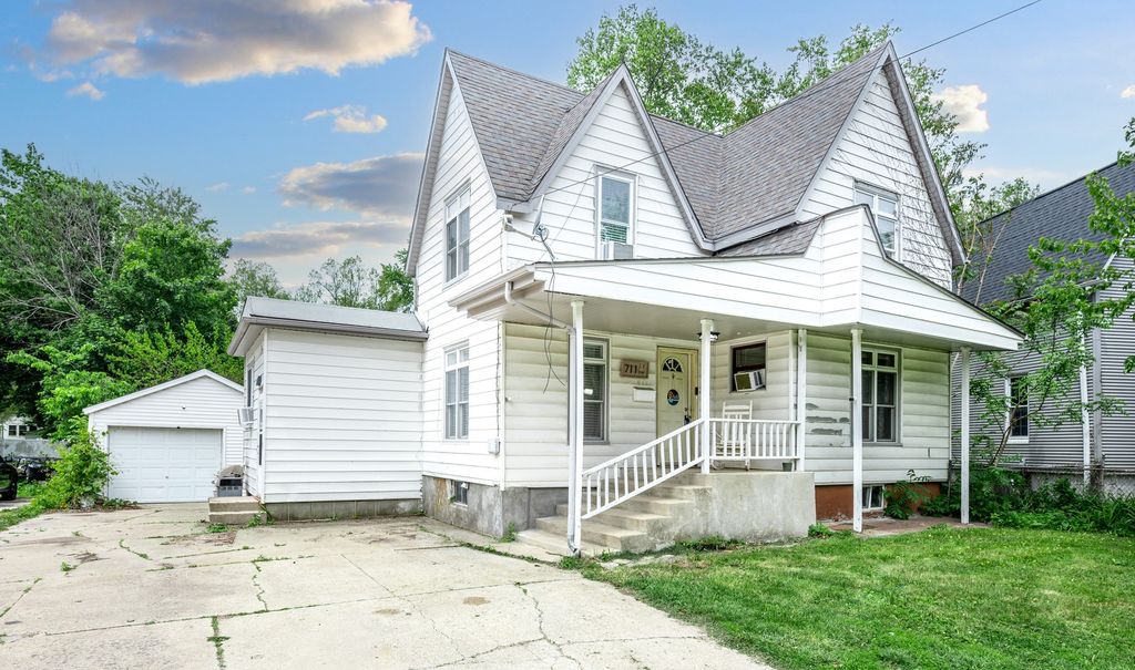 711 S 4th Street, Dekalb, IL 60115