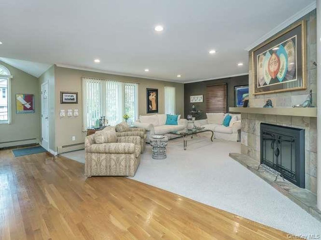 3 Woodland Avenue, Glenwood Landing, NY 11547 — photo 4