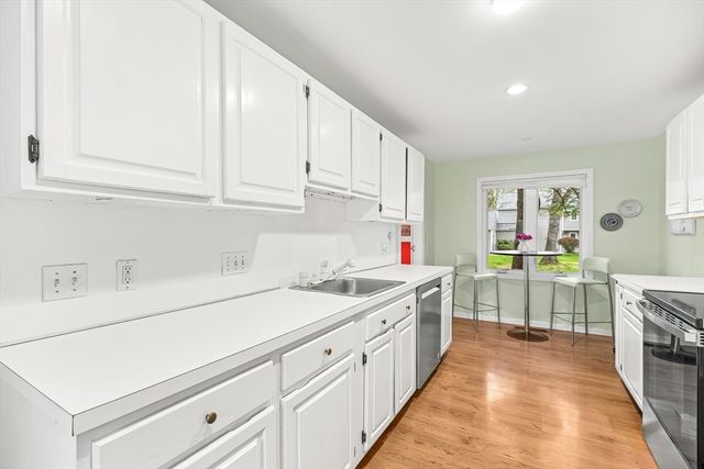 12 Steepletree Ln 12, Wayland, MA 01778
