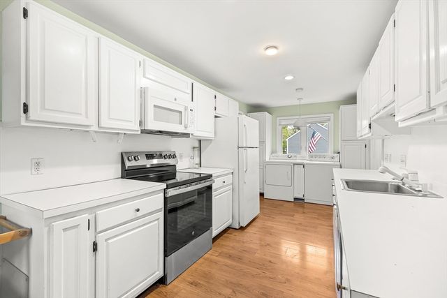 12 Steepletree Ln 12, Wayland, MA 01778