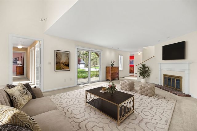 12 Steepletree Ln 12, Wayland, MA 01778