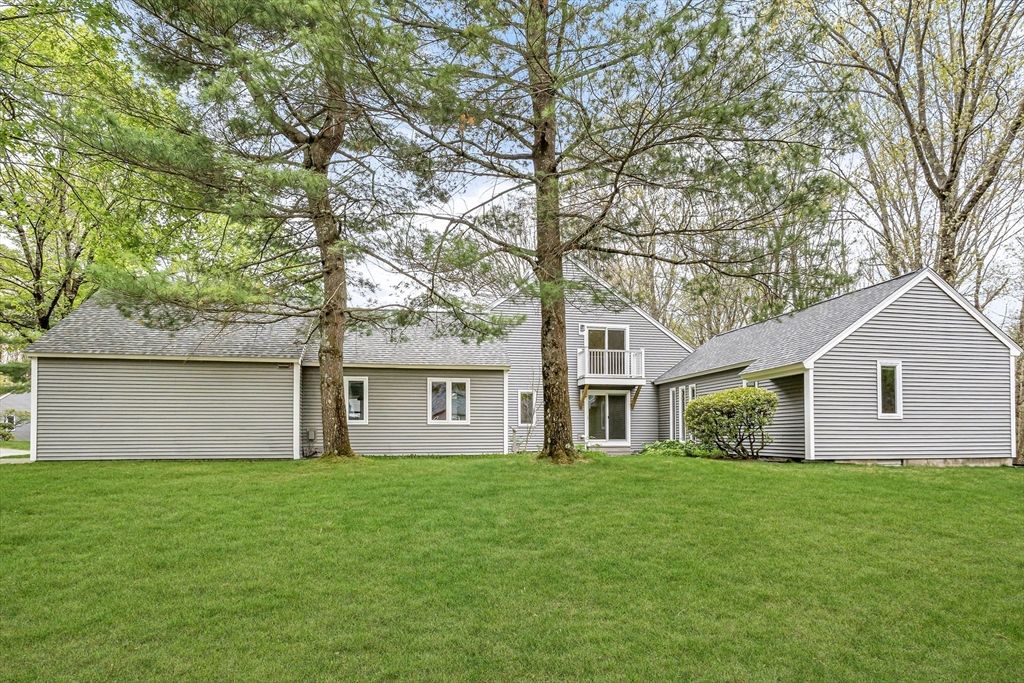 12 Steepletree Ln 12, Wayland, MA 01778