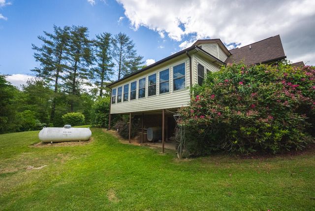 1978 Laurel Creek RD, Pilot, VA 24138