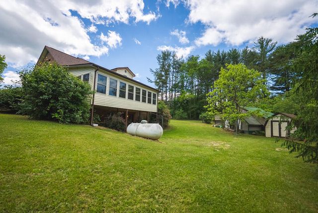 1978 Laurel Creek RD, Pilot, VA 24138