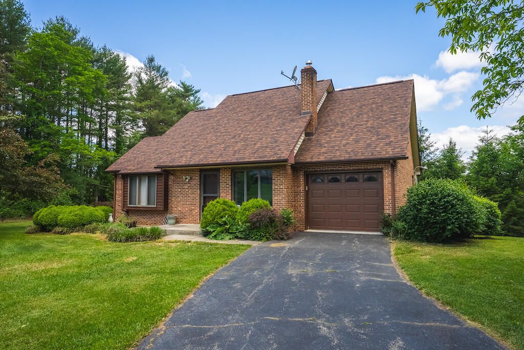 1978 Laurel Creek RD, Pilot, VA 24138