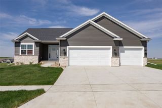 1519 Cardinal Drive, Fairfax, IA 52228