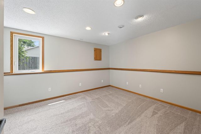 10607 56th Street NE, Albertville, MN 55301