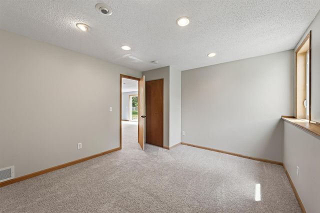 10607 56th Street NE, Albertville, MN 55301