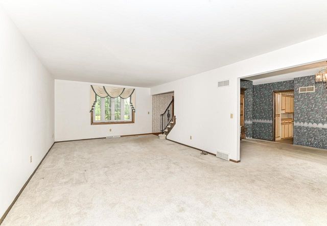 S63W16525 College AVENUE, Muskego, WI 53150