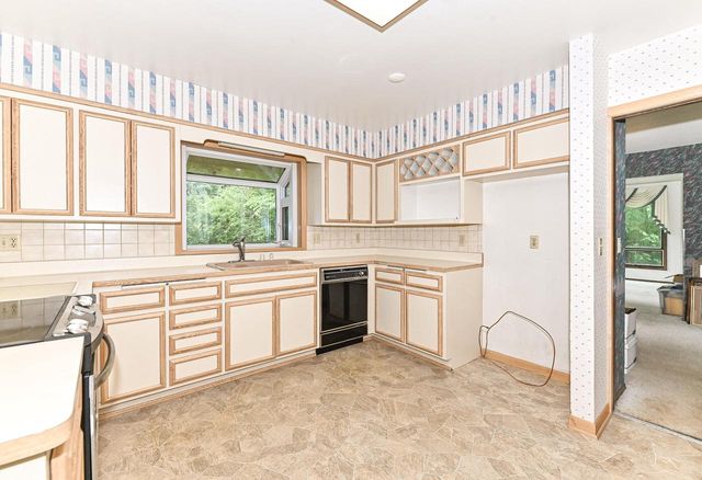 S63W16525 College AVENUE, Muskego, WI 53150