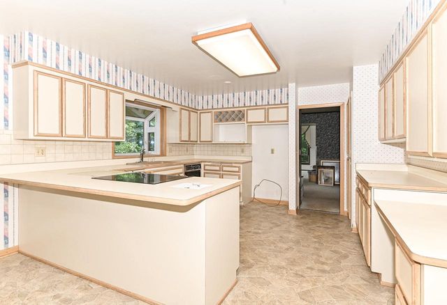 S63W16525 College AVENUE, Muskego, WI 53150