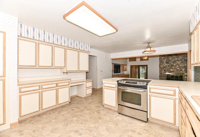 S63W16525 College AVENUE, Muskego, WI 53150
