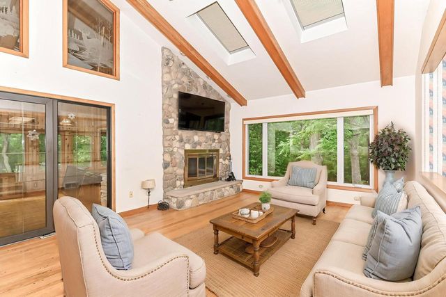 S63W16525 College AVENUE, Muskego, WI 53150