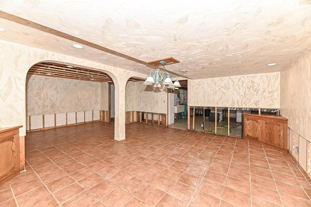 S63W16525 College AVENUE, Muskego, WI 53150