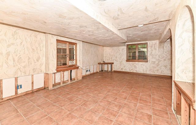 S63W16525 College AVENUE, Muskego, WI 53150