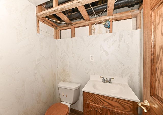 S63W16525 College AVENUE, Muskego, WI 53150