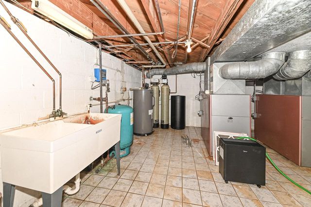 S63W16525 College AVENUE, Muskego, WI 53150
