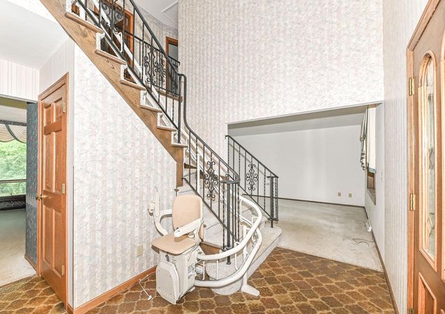 S63W16525 College AVENUE, Muskego, WI 53150