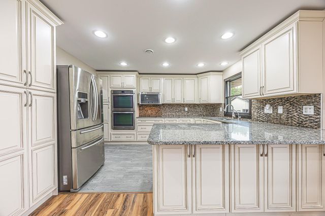 322 4th Ave SE, Hillsboro, ND 58045