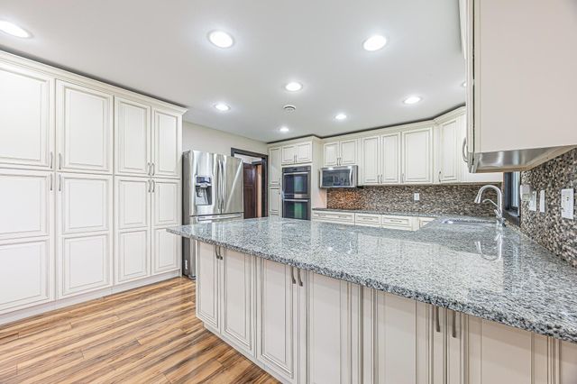 322 4th Ave SE, Hillsboro, ND 58045