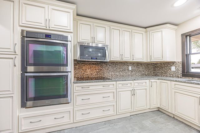 322 4th Ave SE, Hillsboro, ND 58045