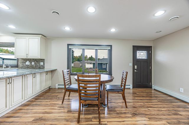 322 4th Ave SE, Hillsboro, ND 58045