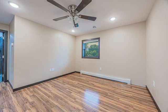 322 4th Ave SE, Hillsboro, ND 58045